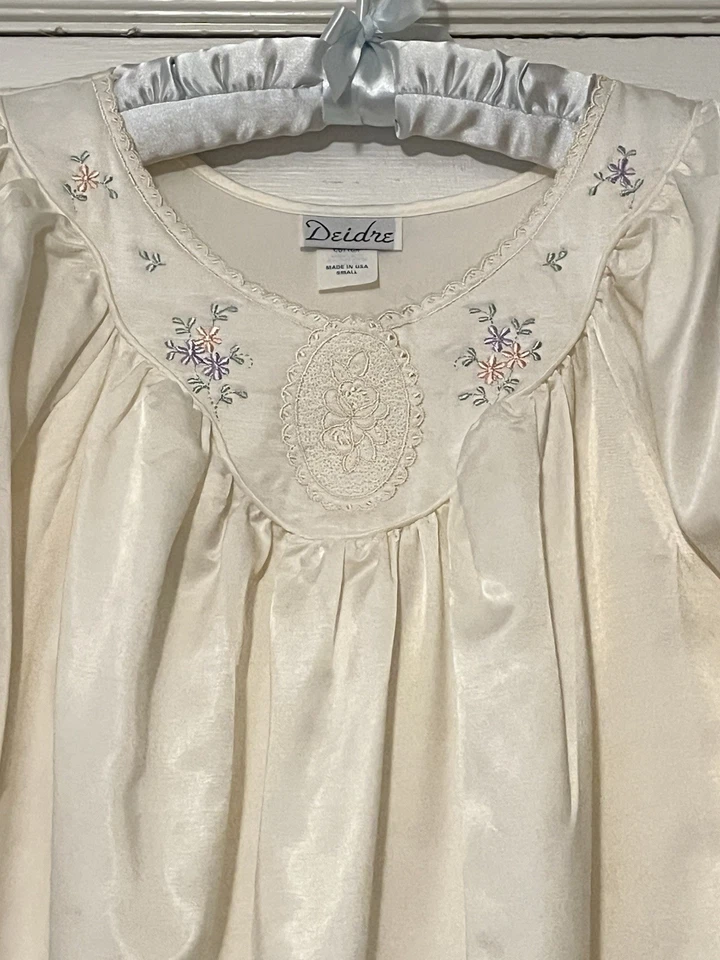 Camisola Deidre Vintage com Bordado Floral Tamanho Pequeno Nova com etiquetas - Imagem 2 de 4