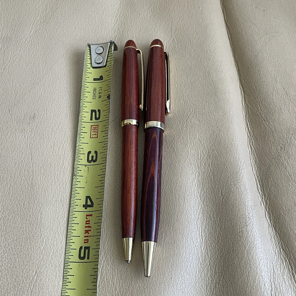 Bolígrafo de madera Holt Cat y bolígrafo de madera Visteon ambos usados  Foto 3 de 4