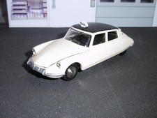 CITROËN DS " taxi " au 43 ème sur base dinky atlas