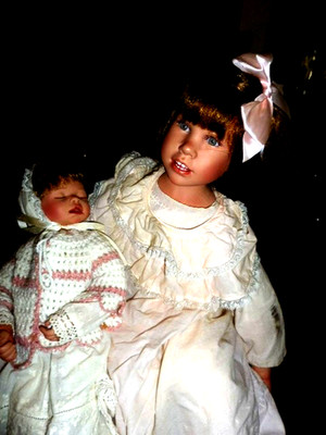 ASHTON DRAKE/JULIE FISCHER  VINYL & CLOTH ''SWEET JOYS OF SISTERS''