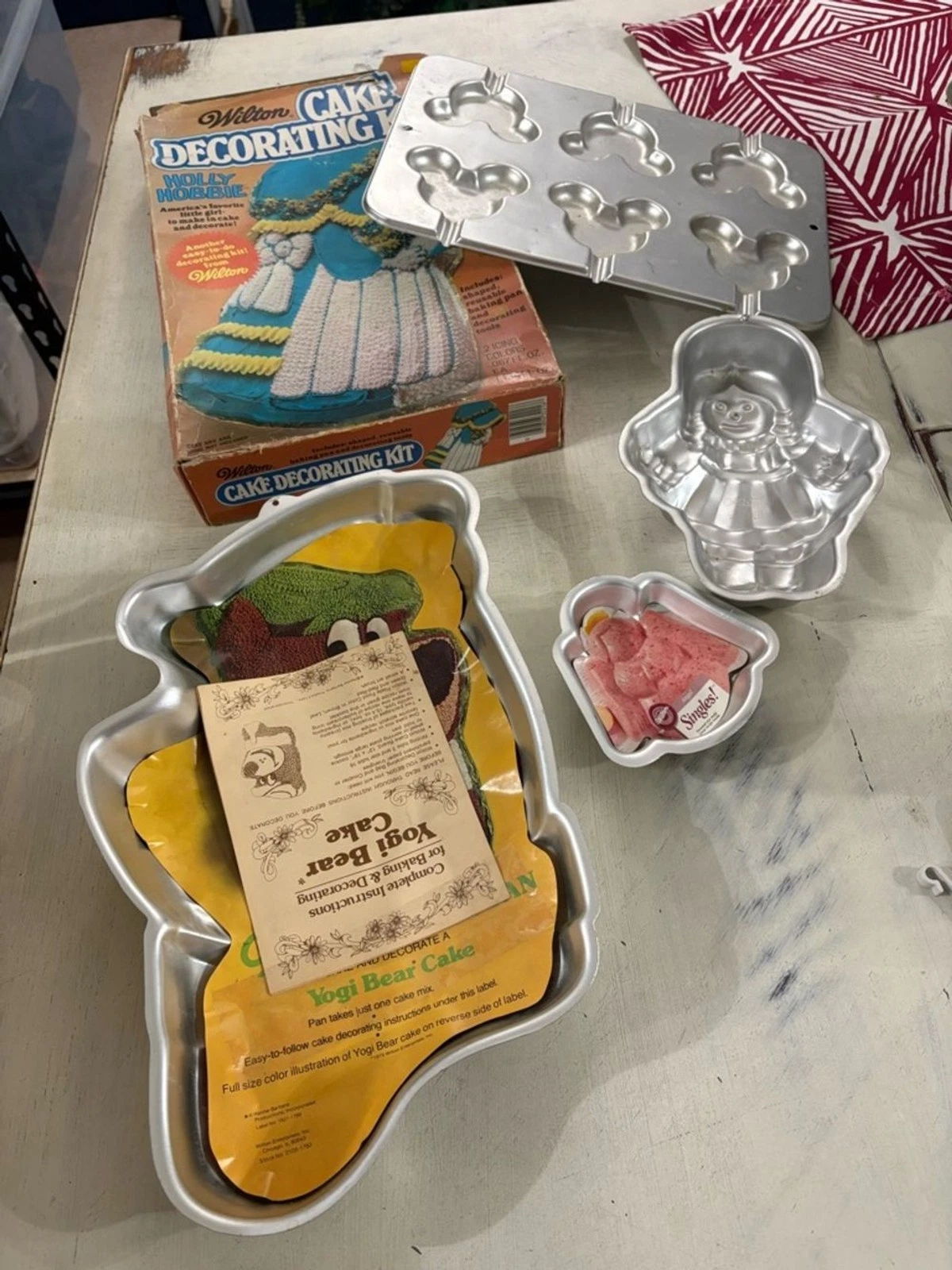 Vintage Lot of Wilton Aluminum - Home Kitchen Cake Decorating Kit Pans Retro