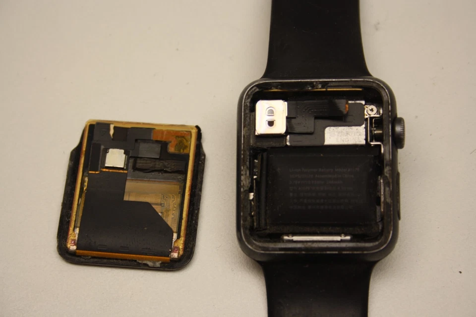 Apple Watch 1. Gen. 7000 Series 42mm - Silber - Aluminiumgehäuse schwarzes Band - Bild 2 von 4