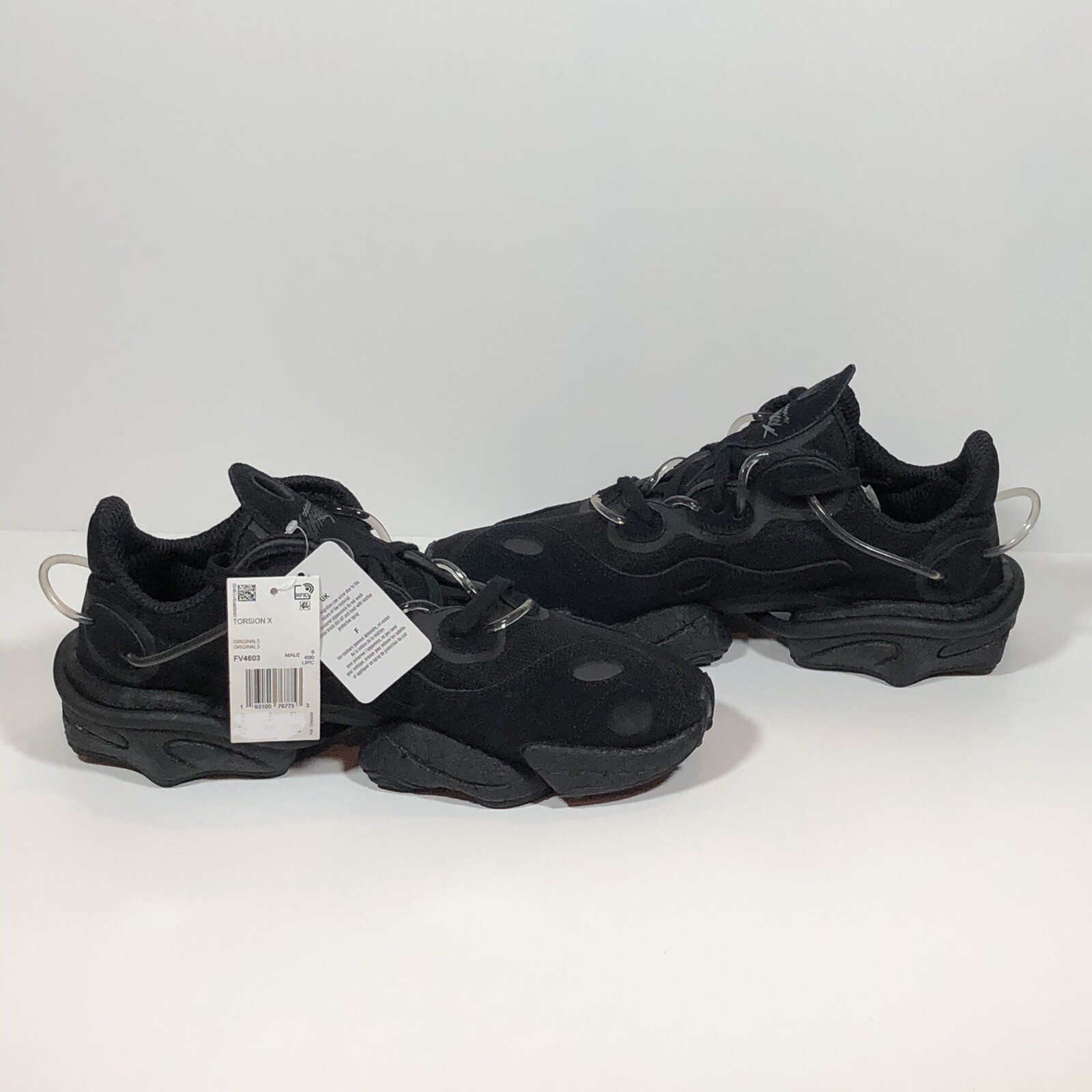 adidas torsion all black