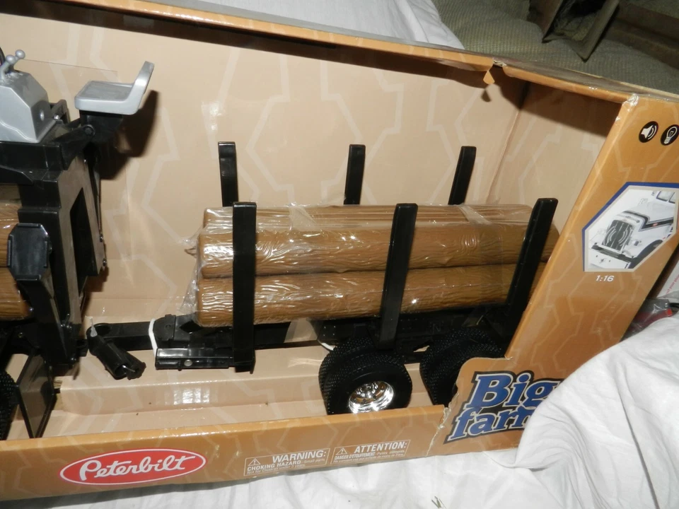 New in Box Tomy Ertl  Big Farm 1:16 scale Peterbilt Model 367 Logging Truck - Image 4 of 4