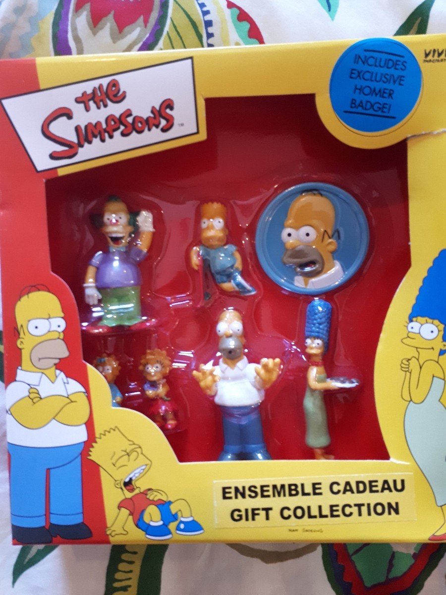 The Simpsons Gift Coll. Figurines w/ Exclusive Homer Badge (Vivid