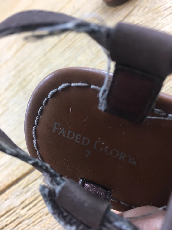 Босоножки нарядные Faded Glory Baby для девочек коричневые туфли размер 7 стринги Brittney - Изображение 4 из 4