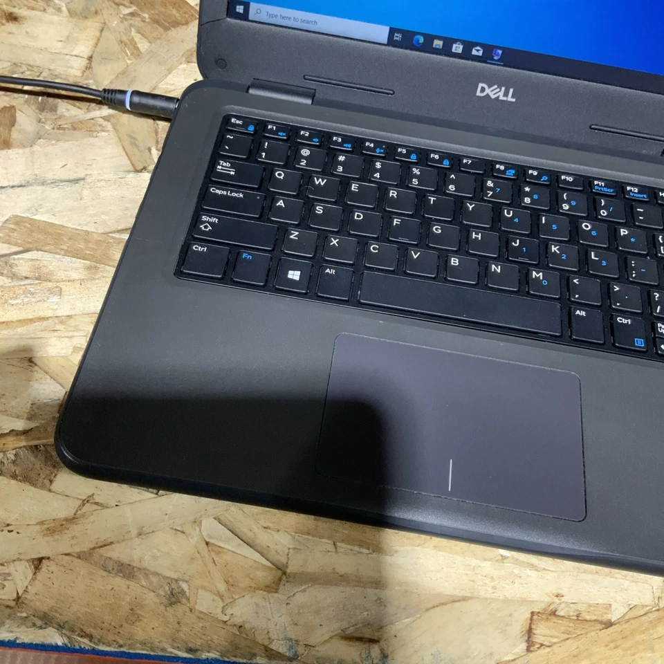 DELL LATITUDE 3300 13" I3-7020U 128GB SSD 4GB Windows 10 A051 - Image 3 of 4