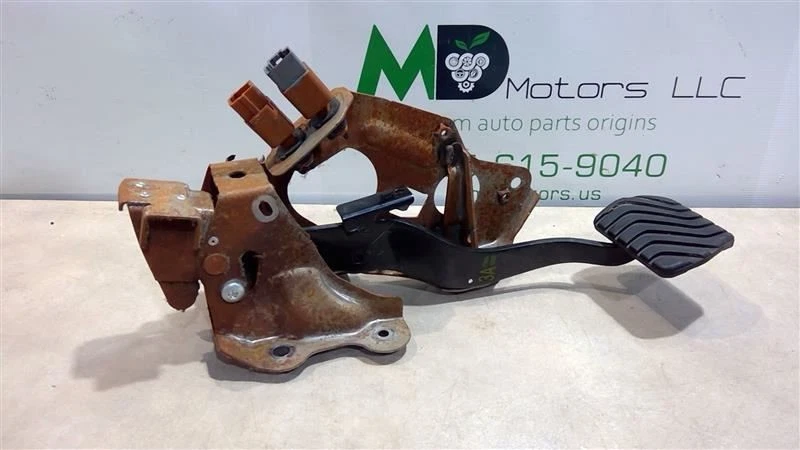 2020 NISSAN ROGUE SPORT BRAKE PEDAL ASSEMBLY.465016FP0B - Image 3 of 4