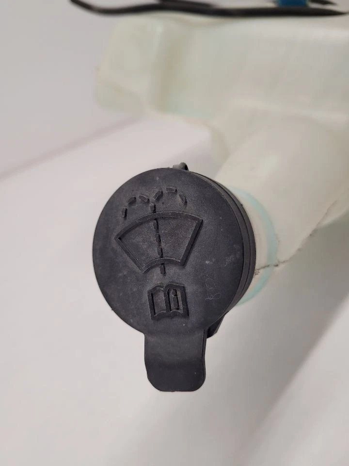  Depósito de lavado GMC ACADIA 2017 2018 2019 2020 2021 2022 2023 Foto 2 de 4