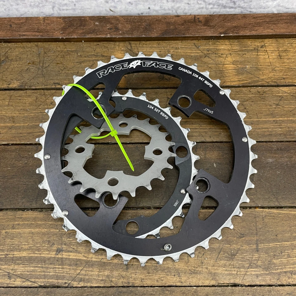 Juego de platos turbina Race Face 44t 9s 104 BCD triple 4 brazos 9 velocidades años 90 MTB Foto 2 de 4