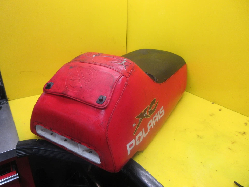 OEM 2002 POLARIS XC SP 500 600 700 800 CONJUNTO DE SILLÍN ASIENTO ROJO PARA PIEZAS RASGADAS Foto 2 de 4
