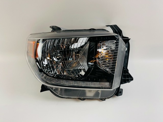 OEM 2014 2015 2016 2017 Toyota Tundra Right Headlight Passenger HALOGEN