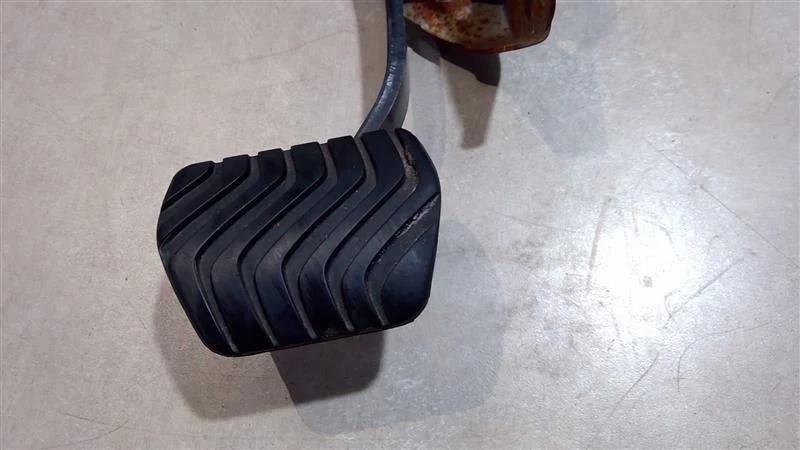 2020 NISSAN ROGUE SPORT BRAKE PEDAL ASSEMBLY.465016FP0B - Image 2 of 4