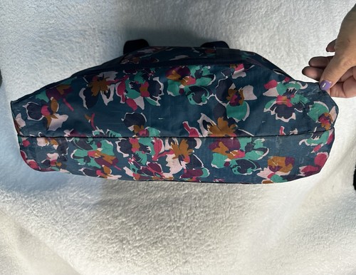 Nautica Captain's Quarters X-Large Tote Floral Design - Picture 3 of 15