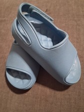 Cat Jack blue quilted slides size 6