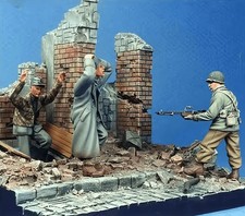 1/35Resin Figure WWII US Army Captures German 3Figs Excluding Platform Unpainted