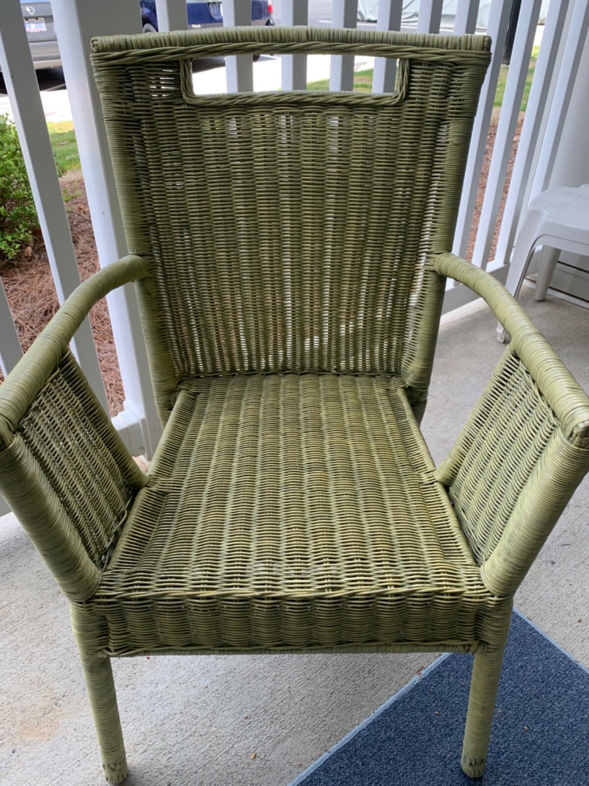 wicker chair, Pier one, light green, mint condition, bedroom/office