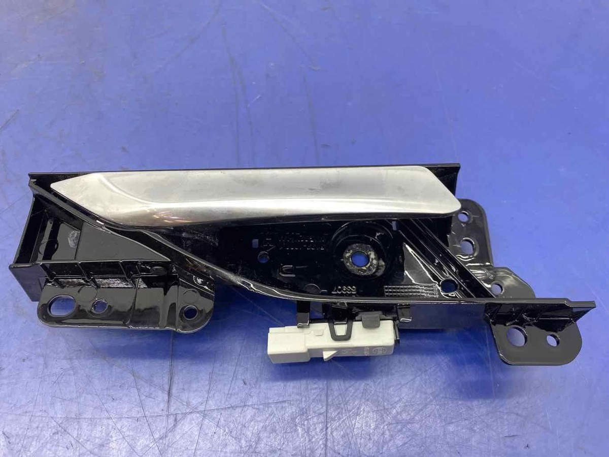 haguu*ページ 2022 2023 JEEP WAGONEER OEM RH REAR RIGHT INSIDE INTERIOR DOOR