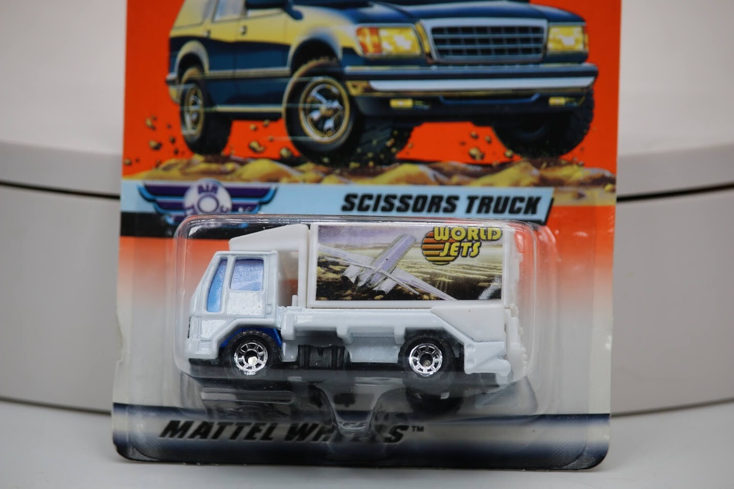 Matchbox Scissors Truck White World Jets MB401 1999 Air Traffic Diecast