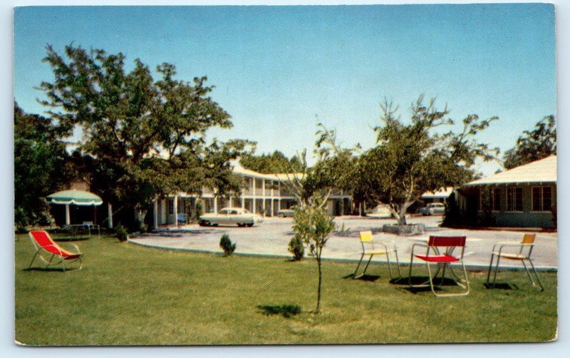 ENCINO, CA California ~ Roadside Encino TRAVELODGE  c1950s Car  Postcard