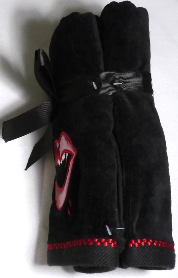 NEW Kassafina 2 Pk Embroidered Hand Towels HALLOWEEN Vampire Teeth Lips 16"x26" - Image 2 of 4