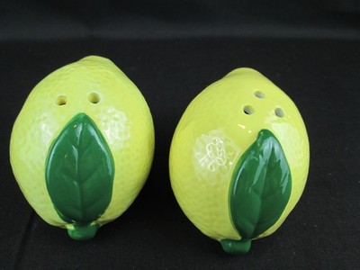 Lemon Fruit Salt and Papper Shakers, Vintage, Yellow