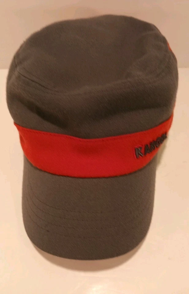 Boné KANGOL Flex Fit Sarja Exército Vermelho e Cinza K0145FA - Tamanho P/M  - Imagem 2 de 4