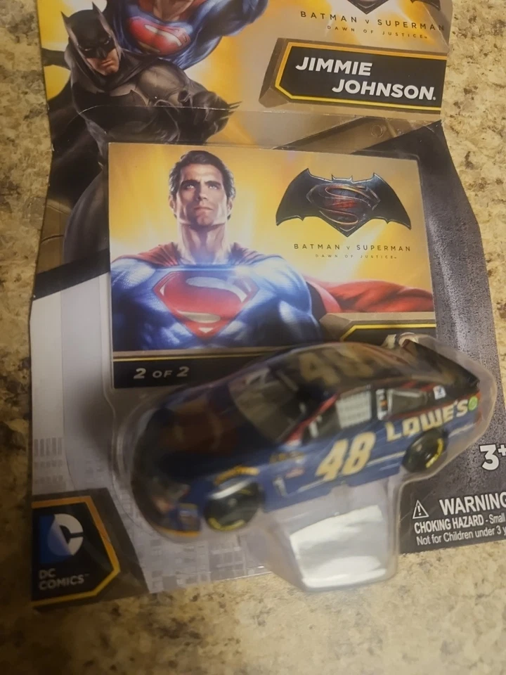 Подлинный гоночный автомобиль NASCAR Джимми Джонсона из Superman Batman Lowes Kobalt 1:64 Lionel - Изображение 2 из 4