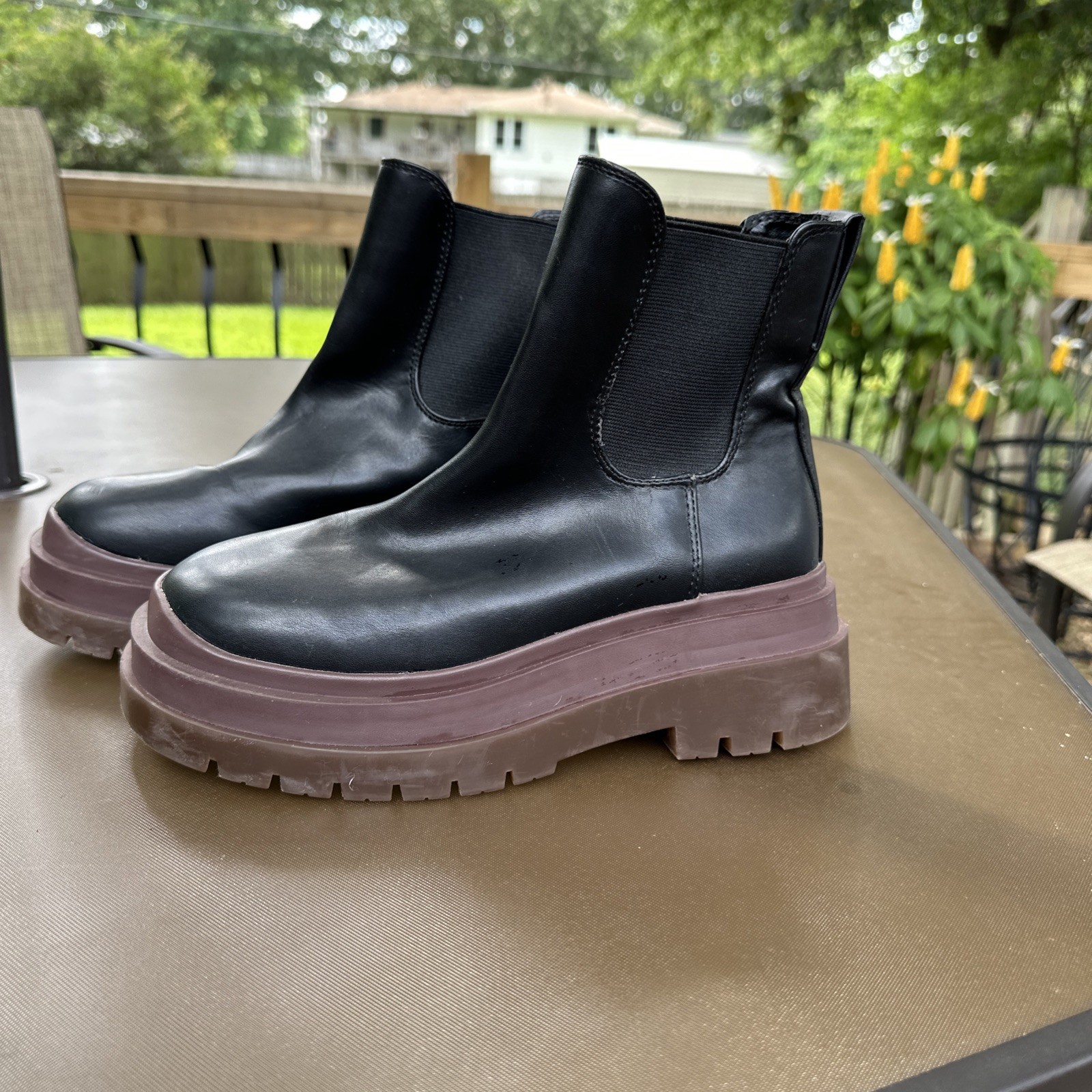 Urban Outfitters Platform Chelsea Boots  Womens size 7