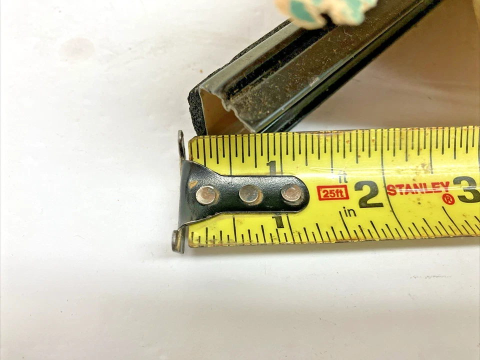 New OEM GM RH Rail Retainer Channel 9874901 1971-1981 Chevrolet Camaro (Bin110) - Image 2 of 4