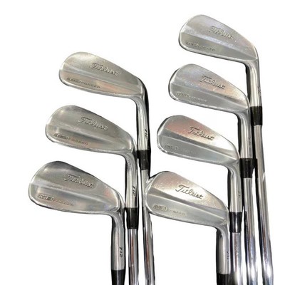 Titleist Right Handed Iron Set MB 712 4-9,P Dynamic Gold Flex S200