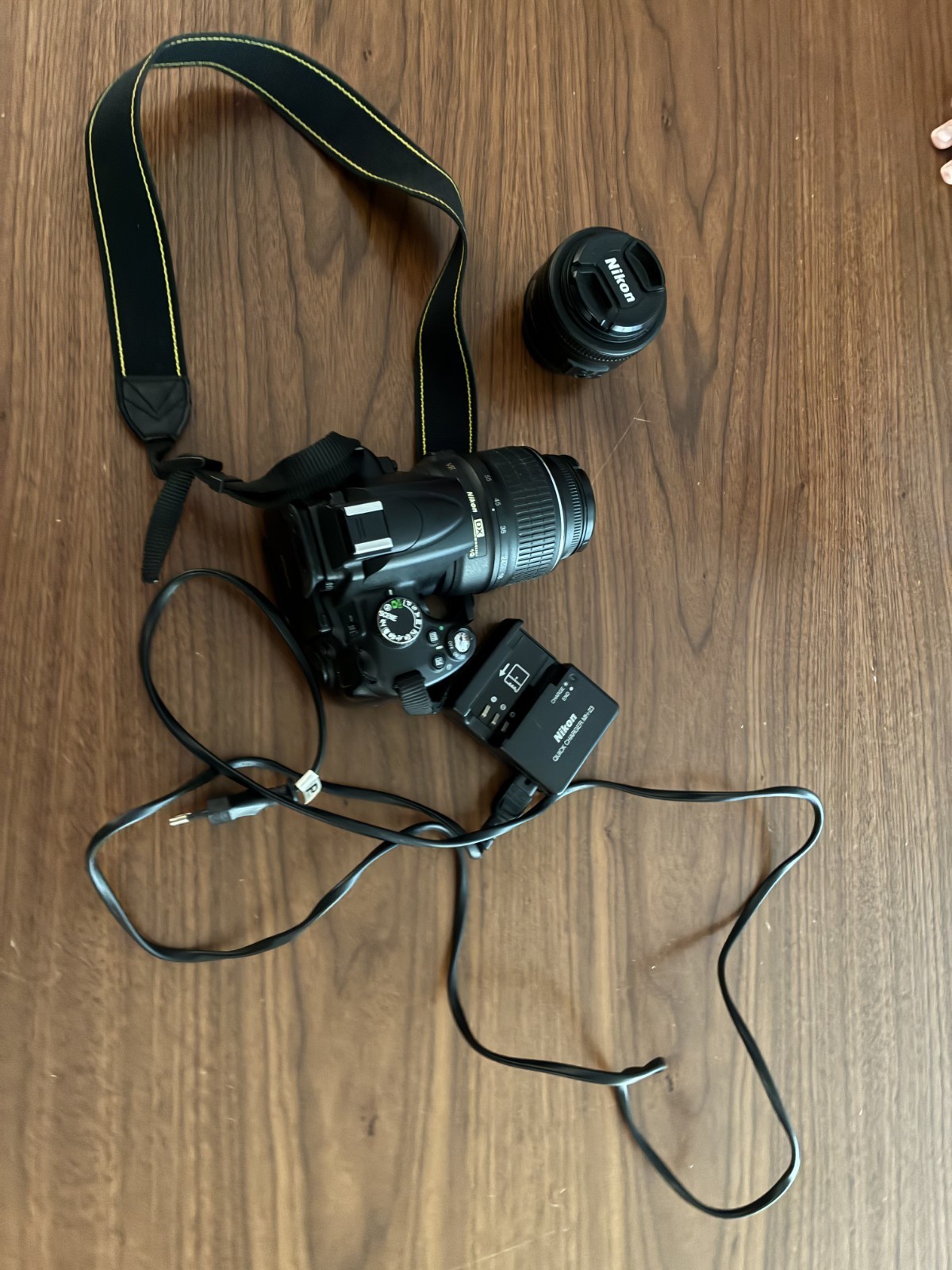 Nikon D5000 + Nikkor 18-55 + AF-S DX 35mm f/1.8G – 30.300 scatti