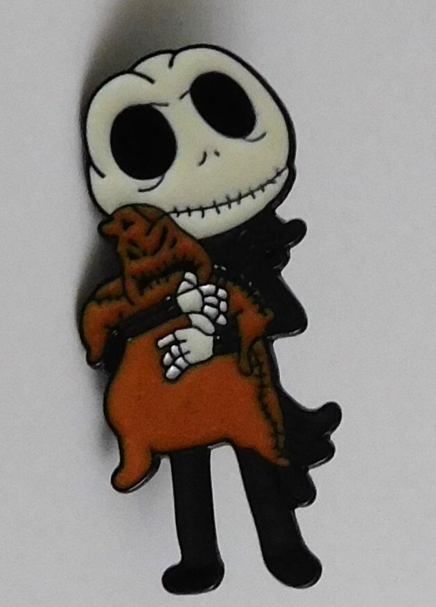 BLACK & WHITE SKELETON GHOST TIE TACK LAPEL PIN HALLOWEEN NIGHTMARE