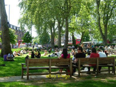 Foto 6x4 Islington Green Die Hitzewelle im Mai hat eine Mittagsmenge gebracht c2010