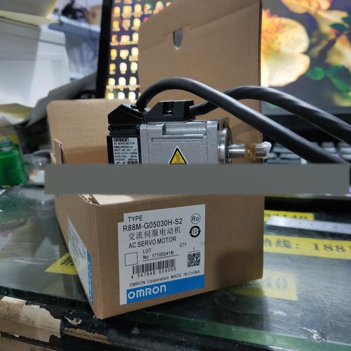 1 pz nuovo servomotore Omron R88M-G05030H-S2 spedizione accelerata - Foto 4 di 4