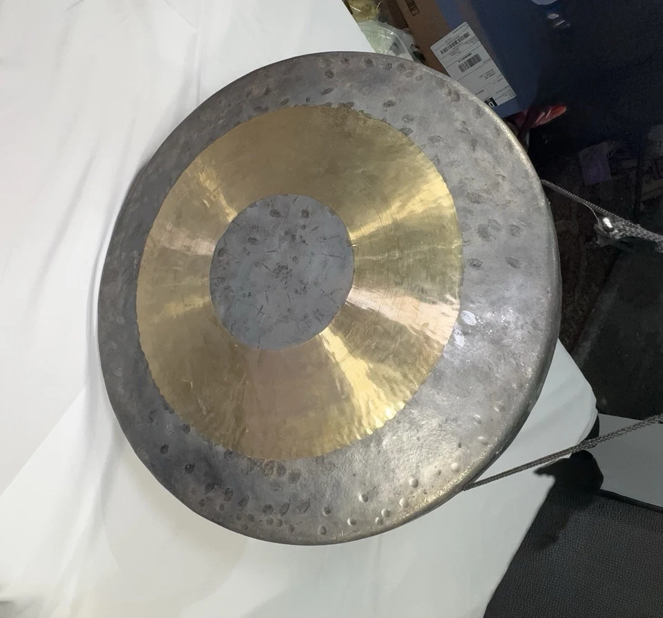 18” Hand Hammered Chinese Chao Chau Gong Bronze Bullseye Tam Tam Gong with Rope - Image 2 of 4
