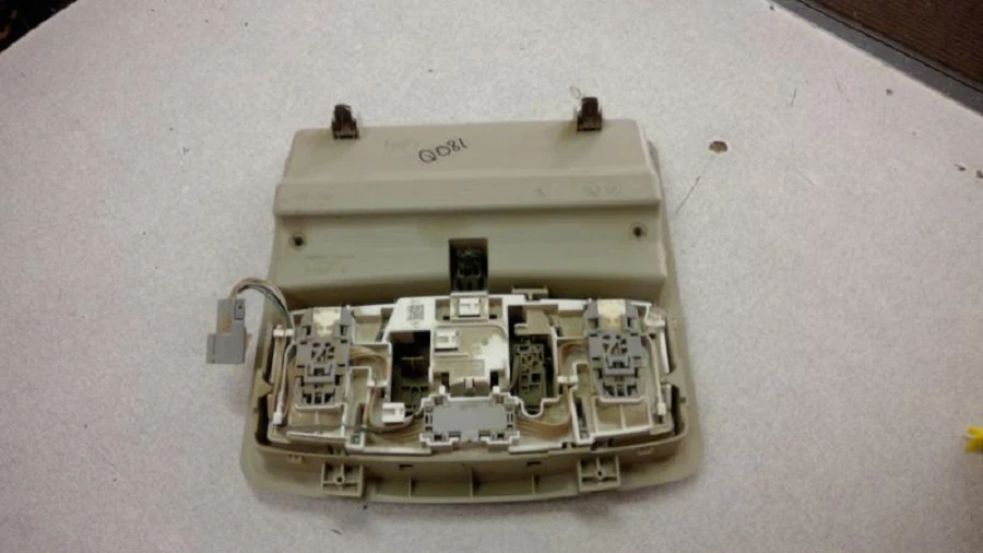 Nissan Rogue 2008-2012 consola techo superior con luces OEM Foto 2 de 4