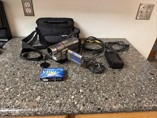    JVC GR-SXM330U Compact VHS Camcorder Bundle - Tested Bag Tapes Charger   