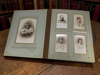 sehr altes KABINETTFOTOALBUM um 1880 mit 64 Stk KABINETTFOTO Album Fotografie