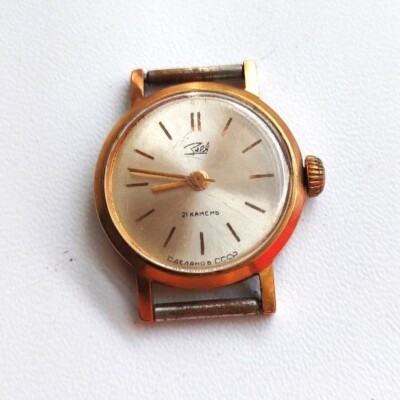 VINTAGE Soviet USSR Watch ZARIA wristwatch 1980 21 jewels USSR