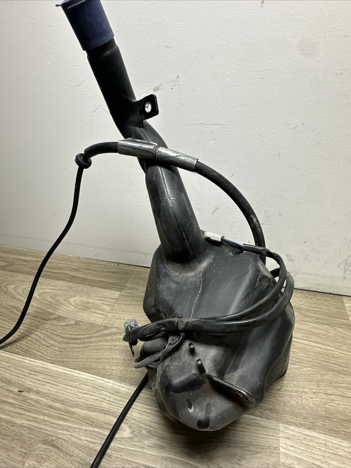 08-19 Maserati Quattroporte Headlight Windshield Washer Bottle Tank OEM 50k