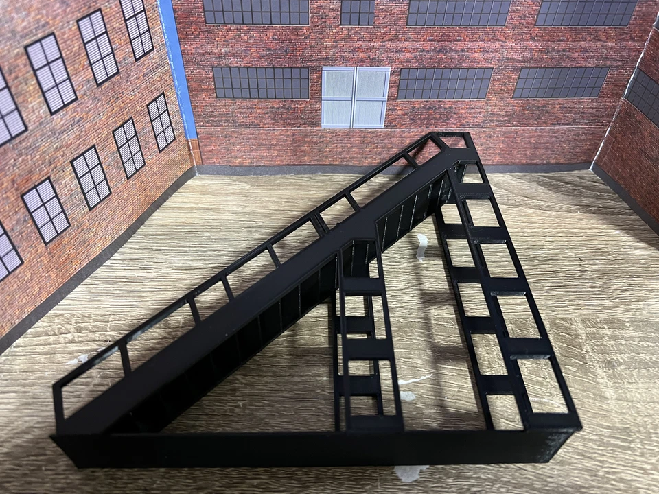 O Scale Large Stairs and Landing with Railings - 20 Steps 6.5 inches tall - Image 4 of 4