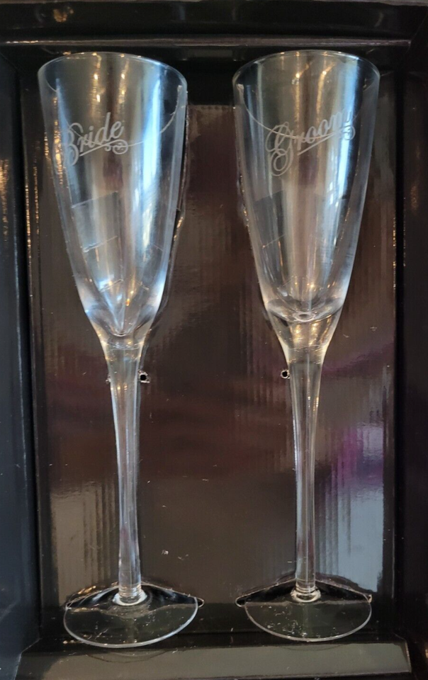 HOBBY LOBBY GLASS BRIDE AND GROOM CHAMPAGNE TOASTING FLUTES 10.25