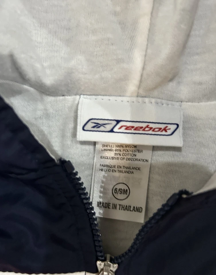 De colección Reebok 6-9 Meses Bebé Mameluco Una Pieza Cortavientos Chándal Capucha-Raro Foto 4 de 4