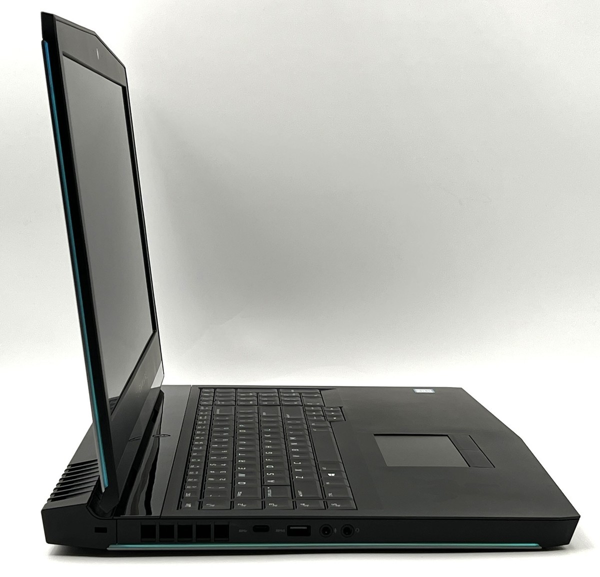 Alienware 17 R4 - QHD - i7-7700HQ - 16GB RAM - GTX 1070 - 128GB