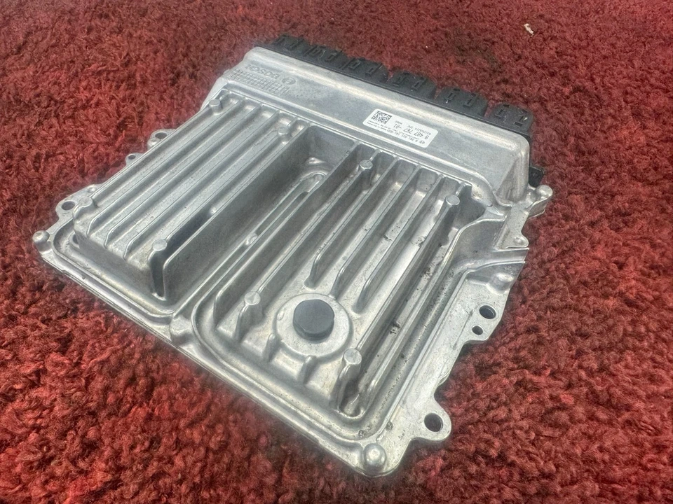 Unidad de módulo de control ECU DME de computadora de motor BMW G30 G11 G12 740E 530E OEM B8 Foto 2 de 4