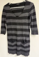 BRAND NEW EXPRESS 3/4 SLEEVE V NECK LONG SHIRT STRIPED BLACK GRAY POCKETS WOMENS