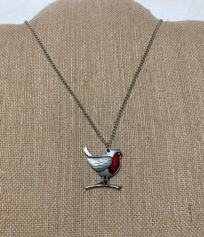Collar de cadena colgante de pájaro Robin esmalte rojo de San Justino en tono plata Foto 2 de 4