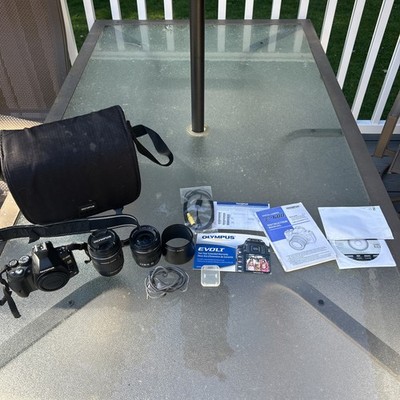 Olympus E-600 Digital Camera with 2 Lenses Original Carrying Case and pamphlets 