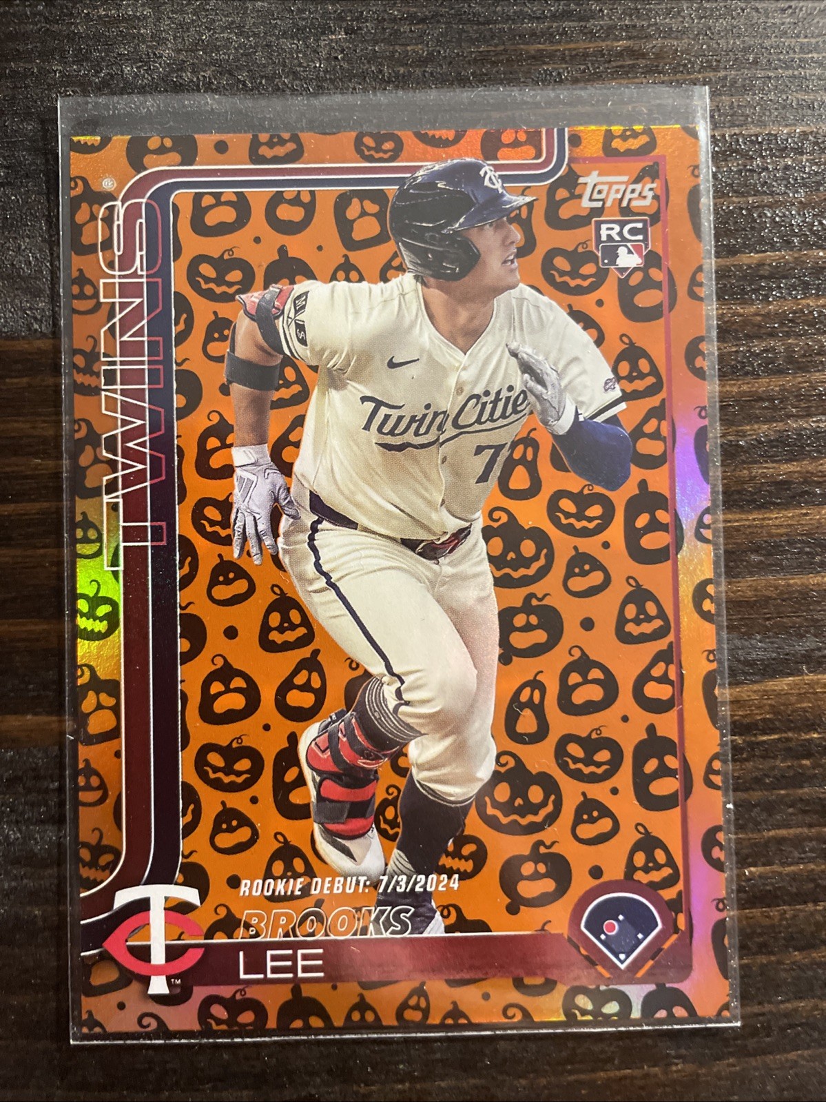 2025 Topps Update #US243 Brooks Lee (RC) Jack O’Lantern Foil